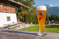 Wei&szlig;bier vom Hofbr&auml;uhaus Traunstein auf der B&auml;ckeralm in Inzell, Copyright Chiemgau Tourismus e.V.